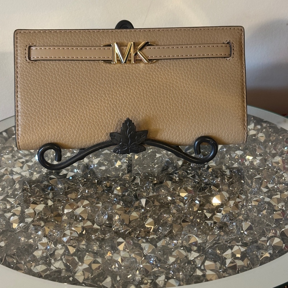 NWT - Michael Kors Reed Snap Wallet.